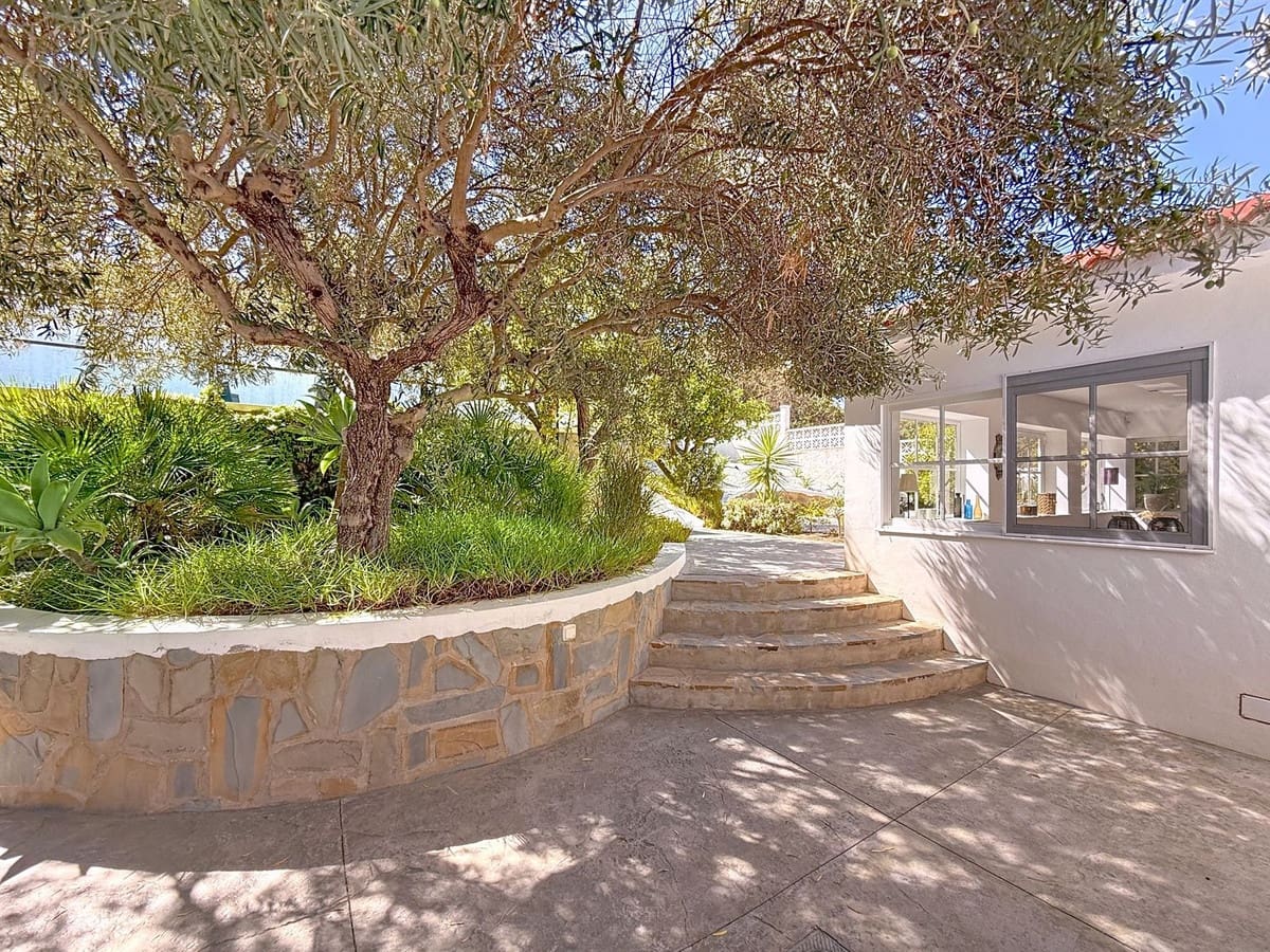 4 Zimmer Villa zu verkaufen in Alhaurin de la Torre mit Pool Garage - 749.000 € (Ref: 9999754)