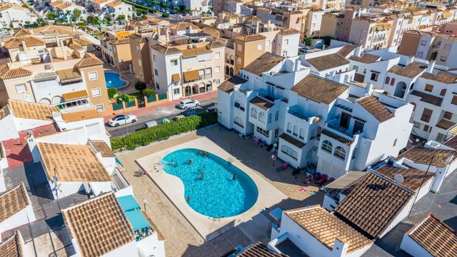1 makuuhuone Ranta-asunto myytävänä paikassa Playa de los Náufragos, Torrevieja mukana uima-altaan - 132 000 € (Ref: 10058008)