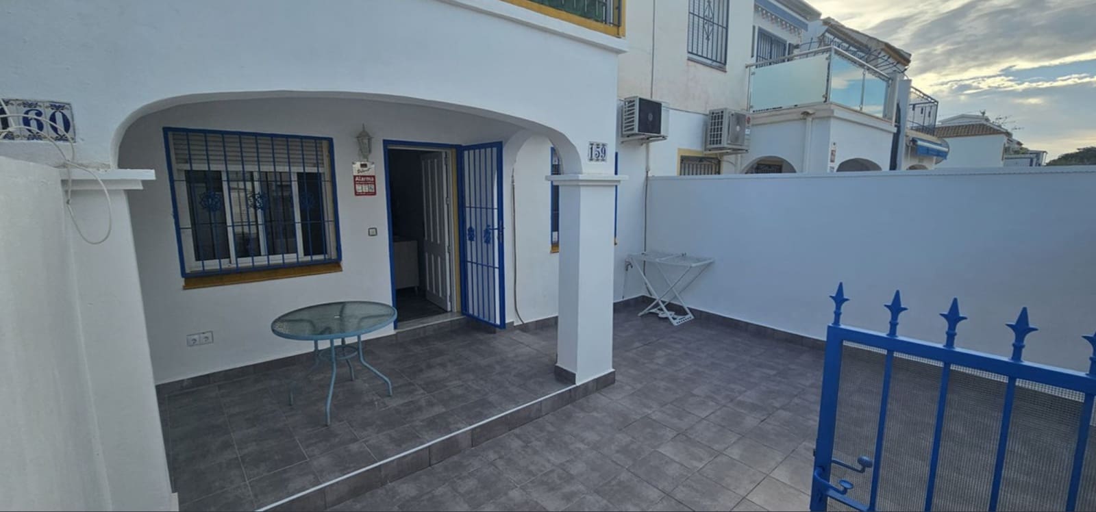 2 bedroom Apartment for sale in Torrevieja - € 140,000 (Ref: 10065216)
