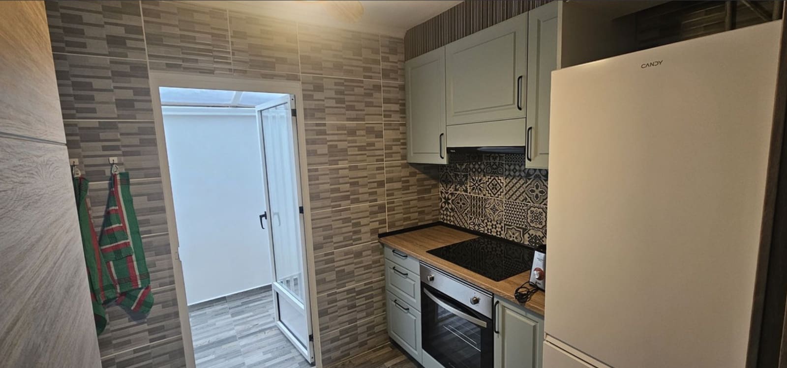 2 bedroom Apartment for sale in Torrevieja - € 140,000 (Ref: 10065216)