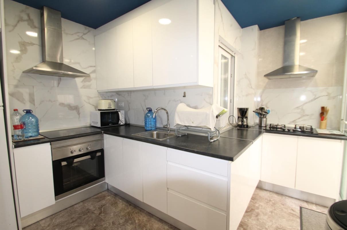 2 makuuhuone Huoneisto myytävänä paikassa Torrevieja - 149 000 € (Ref: 10065217)