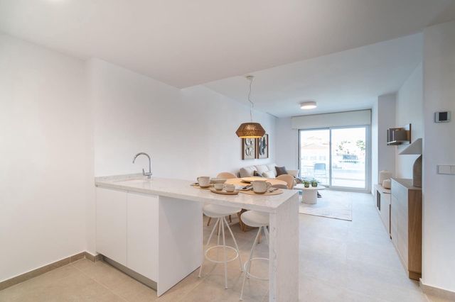 Apartamento de 4 habitaciones en Playa Flamenca, Orihuela en venta con piscina garaje - 499.000 € (Ref: 10067149)