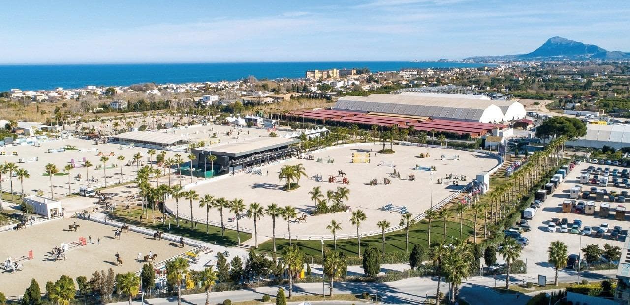 3 makuuhuone Huvila myytävänä paikassa Oliva mukana uima-altaan 
autotalli - 797 437 € (Ref: 10135733)