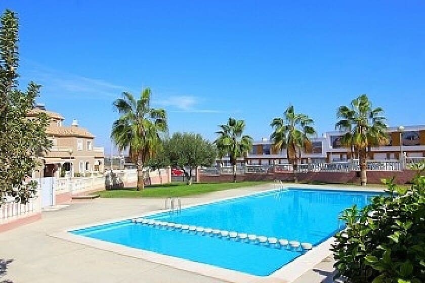 2 soveværelse Byhus til salg i Gran Alacant med swimmingpool - € 270.000 (Ref: 9030050)