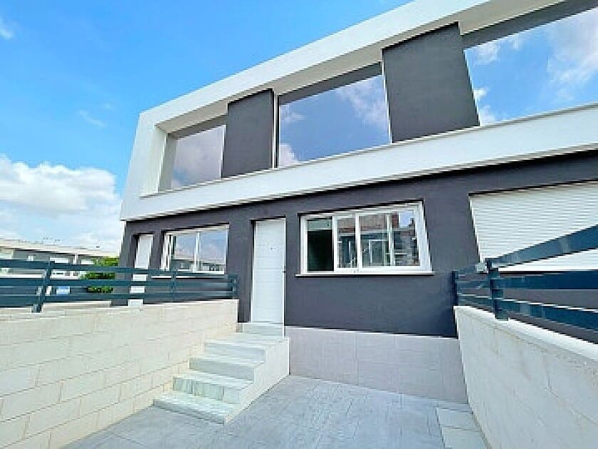 2 soveværelse Byhus til salg i Gran Alacant med swimmingpool - € 270.000 (Ref: 9030050)