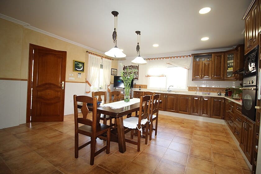 5 bedroom Villa for sale in Elche / Elx with pool - € 690,000 (Ref: 9030182)