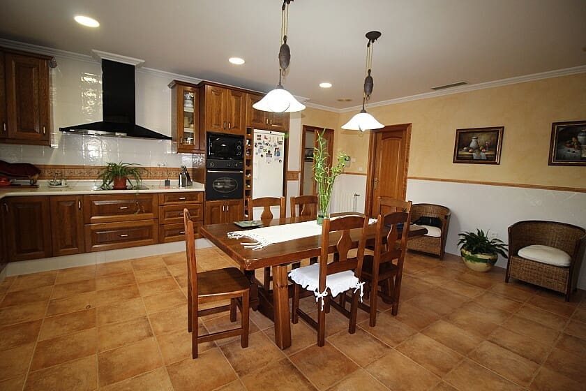 5 bedroom Villa for sale in Elche / Elx with pool - € 690,000 (Ref: 9030182)