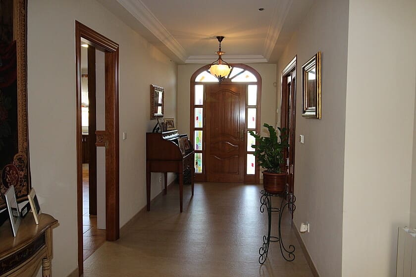 5 bedroom Villa for sale in Elche / Elx with pool - € 690,000 (Ref: 9030182)