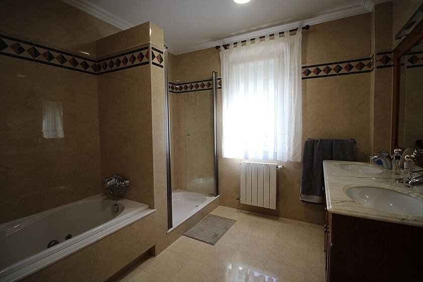 5 bedroom Villa for sale in Elche / Elx with pool - € 690,000 (Ref: 9030182)