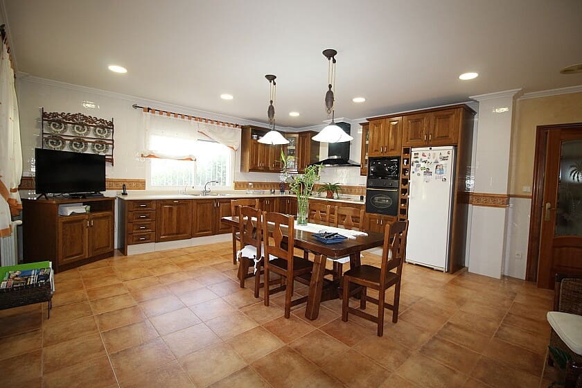 5 bedroom Villa for sale in Elche / Elx with pool - € 690,000 (Ref: 9030182)