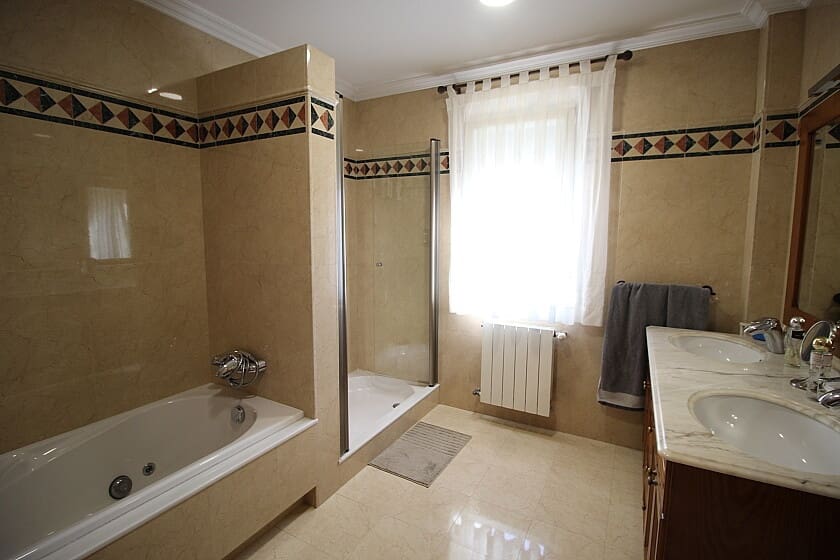 5 bedroom Villa for sale in Elche / Elx with pool - € 690,000 (Ref: 9030182)