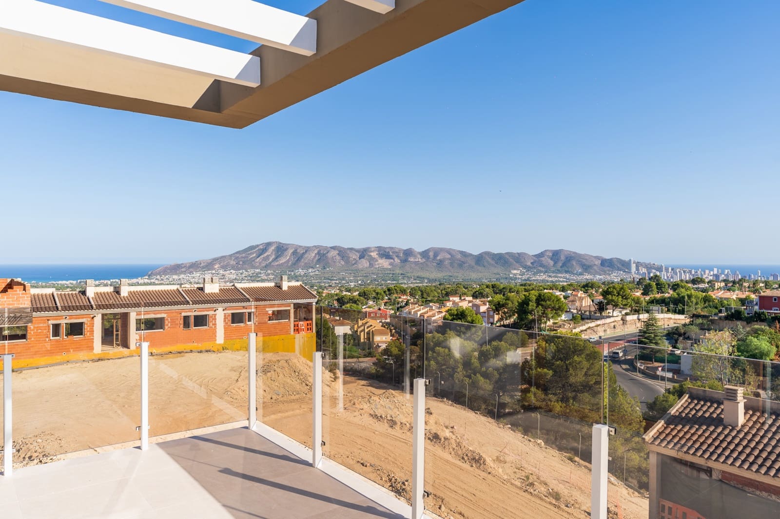 4 quarto Casa em Banda para venda em La Nucia com piscina garagem - 439 000 € (Ref: 9466863)