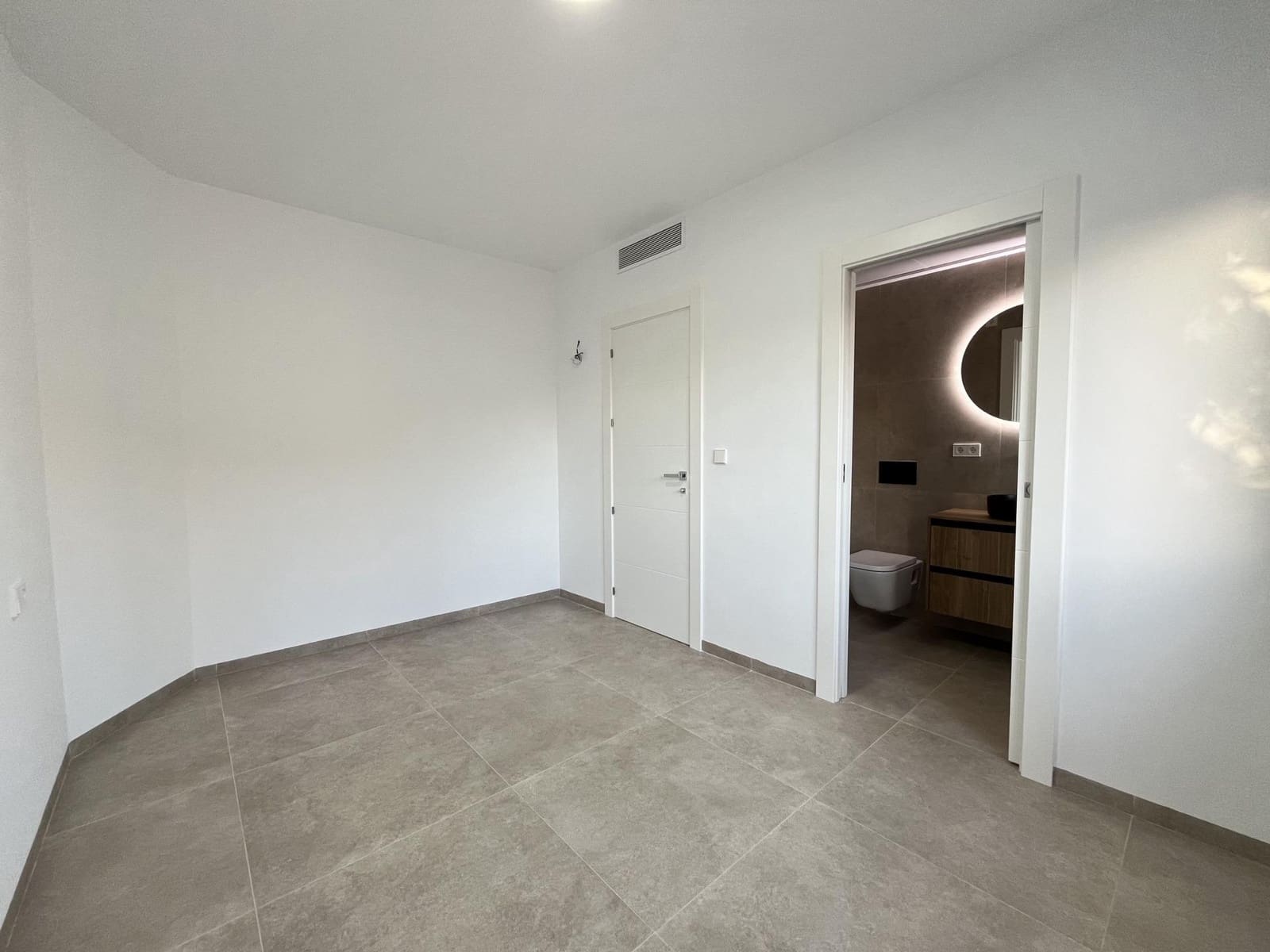 Chalet de 3 habitaciones en San Pedro del Pinatar en venta - 395.000 € (Ref: 9467118)