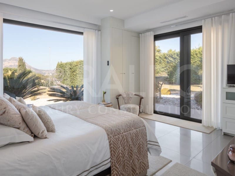 6 makuuhuone Huvila myytävänä paikassa Javea / Xabia - 3 850 000 € (Ref: 9467569)