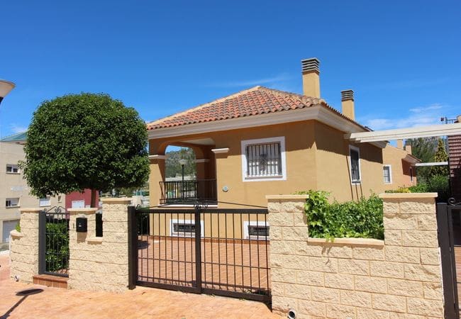 2 bedroom Villa for sale in La Romana with pool - € 220,000 (Ref: 9474707)