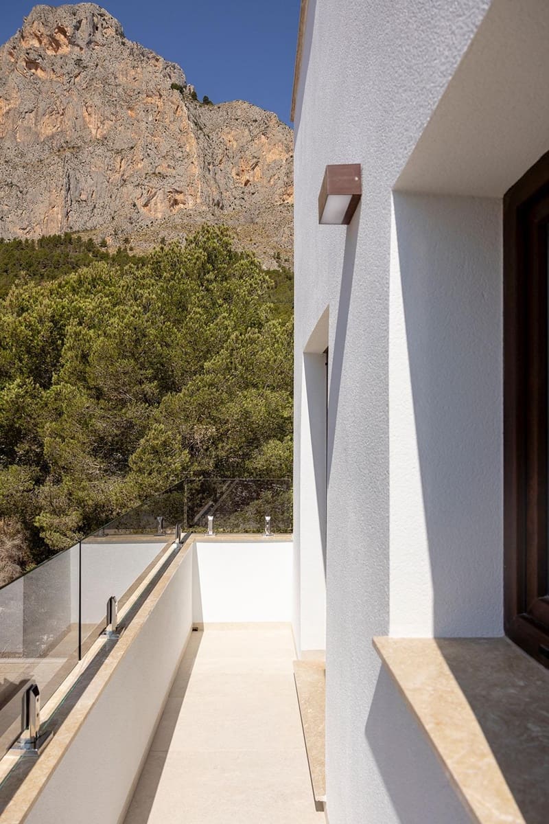 3 bedroom Villa for sale in Polop with pool - € 598,000 (Ref: 9505844)