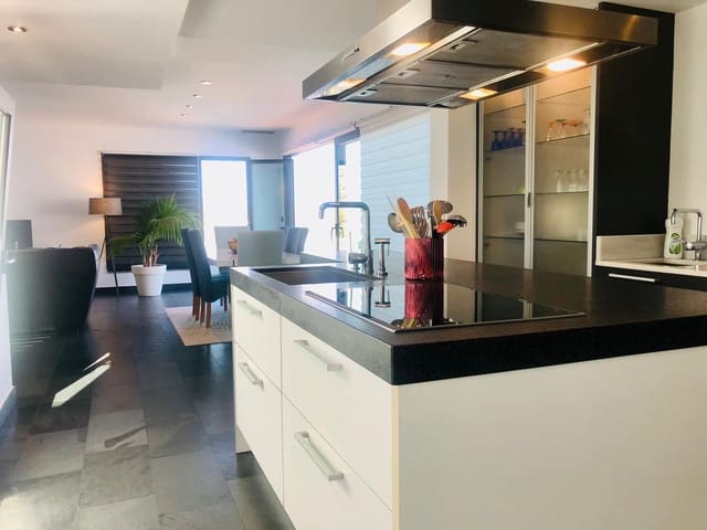 4 soveværelse Villa til salg i Calpe / Calp med swimmingpool garage - € 890.000 (Ref: 9589283)