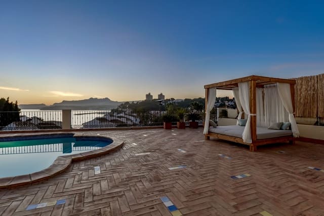 4 makuuhuone Huvila myytävänä paikassa Moraira, Teulada-Moraira mukana 
autotalli - 2 950 000 € (Ref: 9589289)