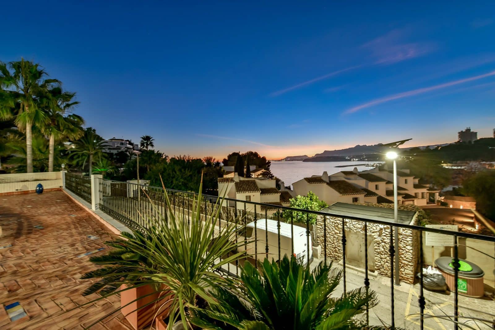 4 makuuhuone Huvila myytävänä paikassa Moraira mukana 
autotalli - 2 950 000 € (Ref: 9589289)