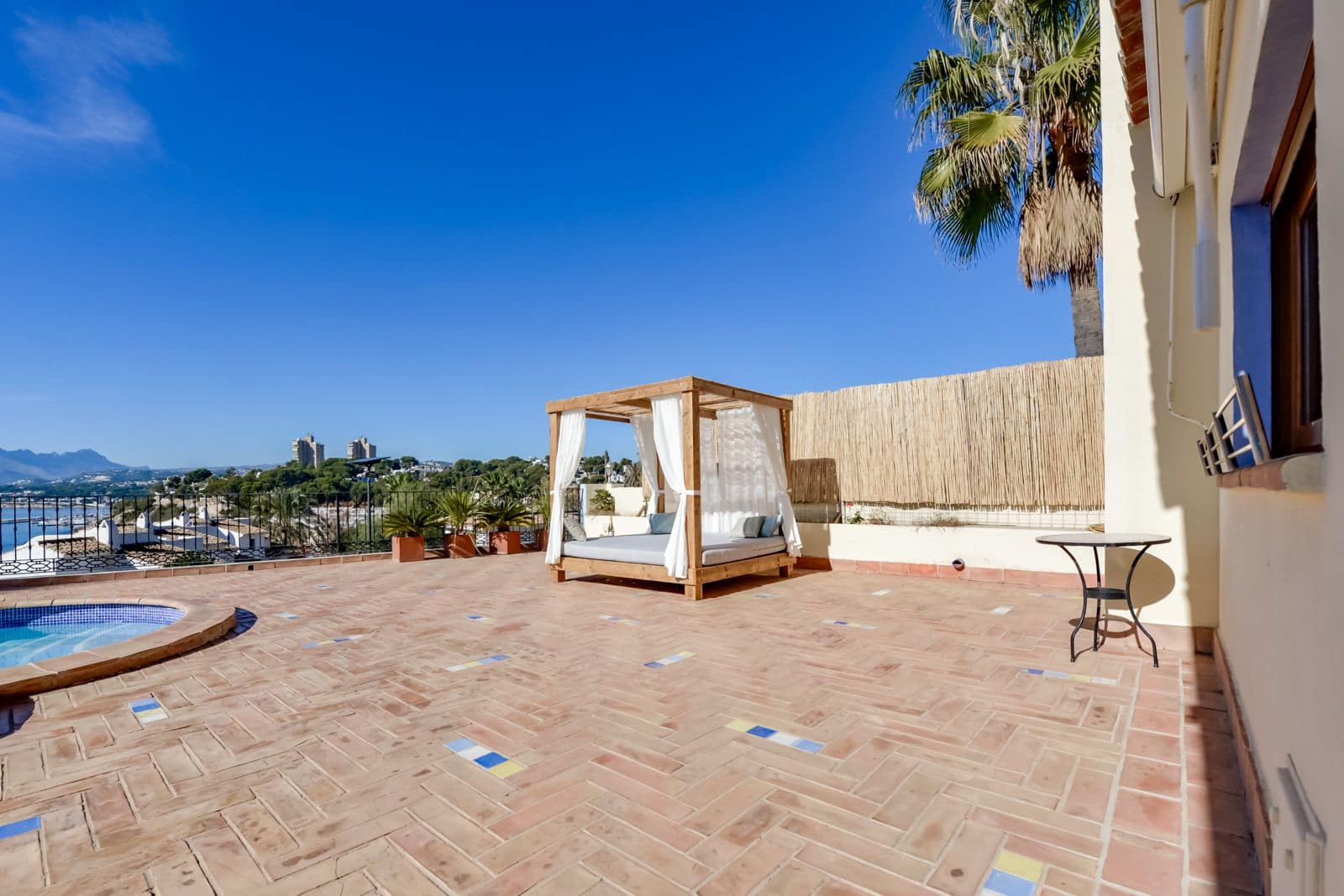 4 makuuhuone Huvila myytävänä paikassa Moraira mukana 
autotalli - 2 950 000 € (Ref: 9589289)