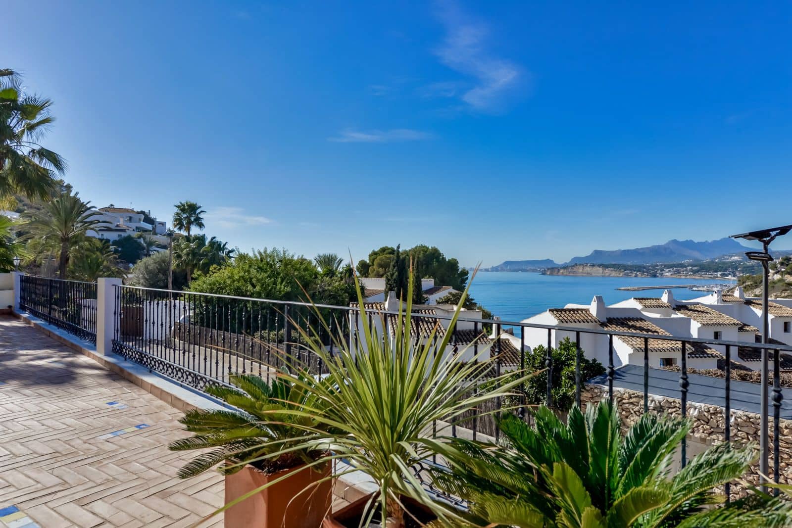 4 makuuhuone Huvila myytävänä paikassa Moraira mukana 
autotalli - 2 950 000 € (Ref: 9589289)