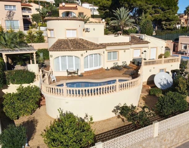 3 soveværelse Villa til salg i Calpe / Calp med swimmingpool garage - € 685.000 (Ref: 9589291)