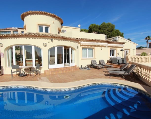 3 soveværelse Villa til salg i Calpe / Calp med swimmingpool garage - € 685.000 (Ref: 9589291)