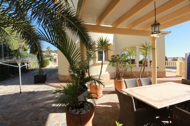 Chalet de 3 habitaciones en Calpe / Calp en venta con piscina - 685.000 € (Ref: 9589291)