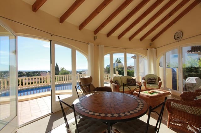 Chalet de 3 habitaciones en Calpe / Calp en venta con piscina - 685.000 € (Ref: 9589291)