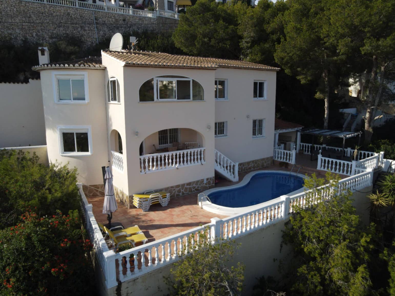 4 sypialnia Willa na sprzedaż w Benissa z basenem garażem - 695 000 € (Ref: 9589296)