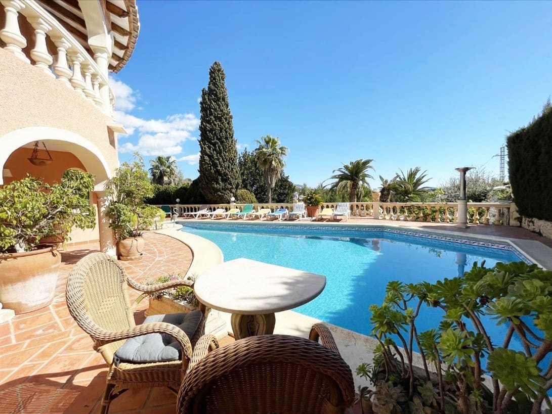 6 bedroom Villa for sale in Benissa with pool garage - € 995,000 (Ref: 9589297)