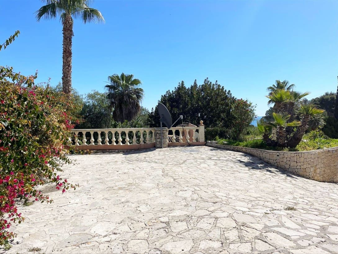 6 bedroom Villa for sale in Benissa with pool garage - € 995,000 (Ref: 9589297)