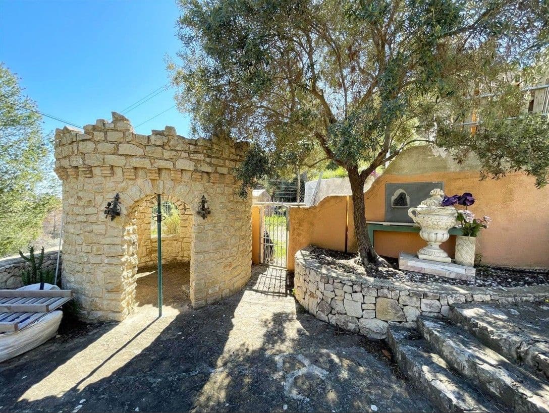 6 bedroom Villa for sale in Benissa with pool garage - € 995,000 (Ref: 9589297)