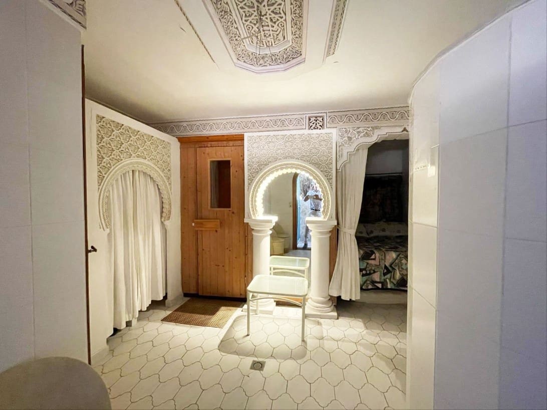 6 bedroom Villa for sale in Benissa with pool garage - € 995,000 (Ref: 9589297)