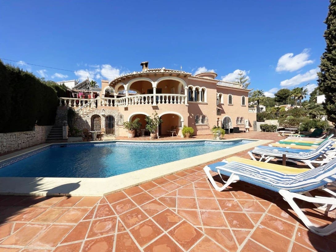 6 bedroom Villa for sale in Benissa with pool garage - € 995,000 (Ref: 9589297)