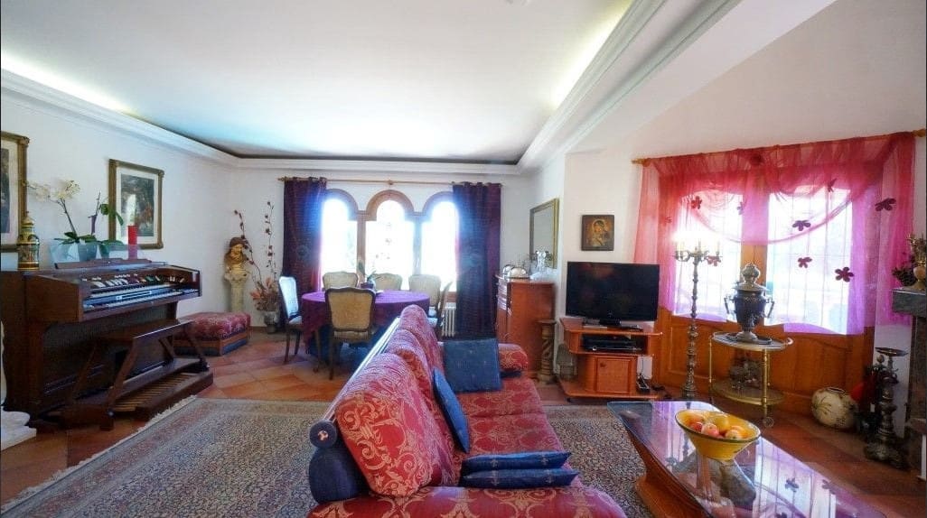 6 bedroom Villa for sale in Benissa with pool garage - € 995,000 (Ref: 9589297)