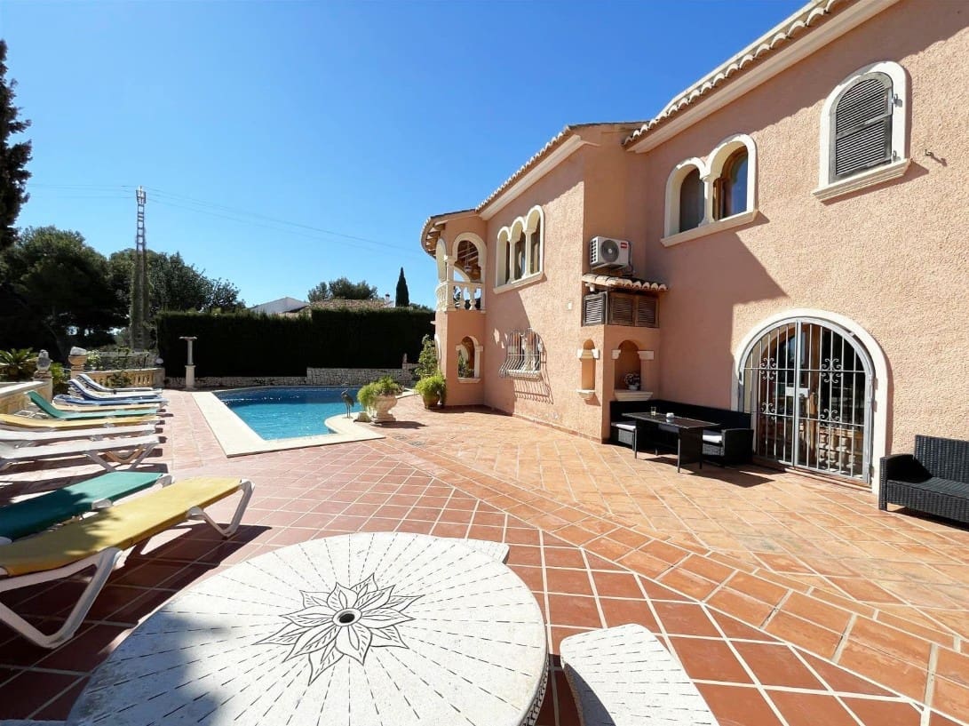 6 bedroom Villa for sale in Benissa with pool garage - € 995,000 (Ref: 9589297)