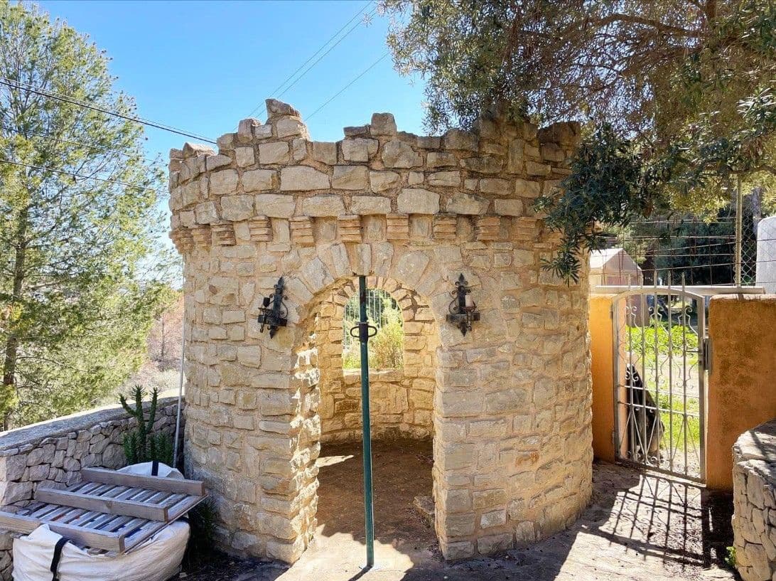 6 bedroom Villa for sale in Benissa with pool garage - € 995,000 (Ref: 9589297)