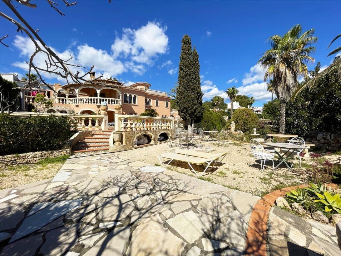 6 bedroom Villa for sale in Benissa with pool garage - € 995,000 (Ref: 9589297)