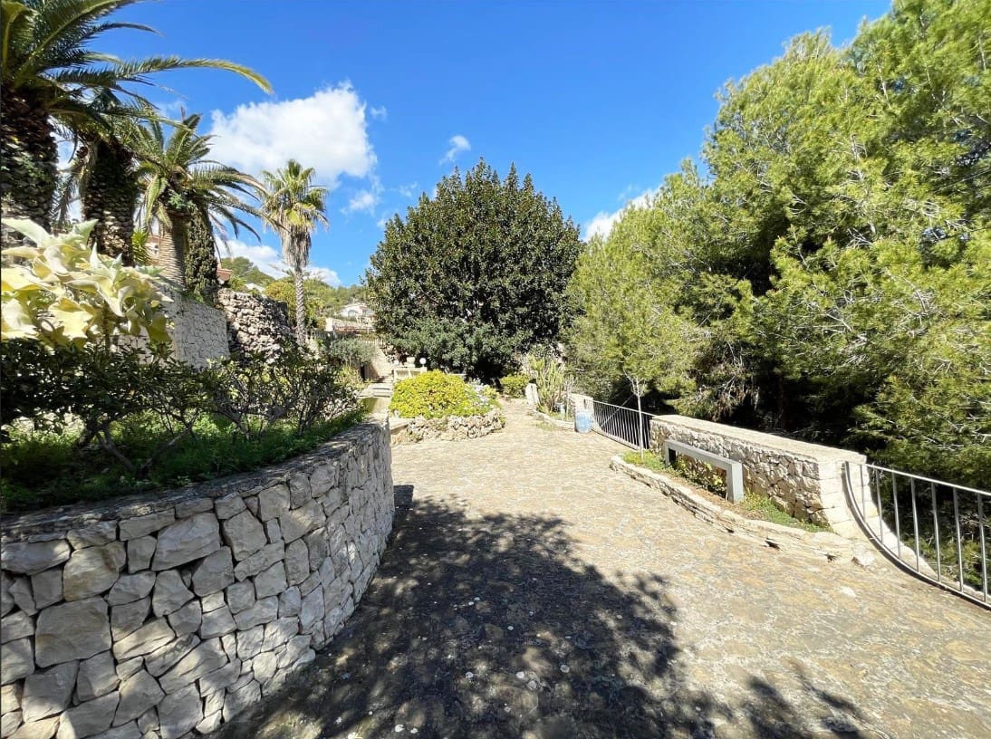 6 bedroom Villa for sale in Benissa with pool garage - € 995,000 (Ref: 9589297)