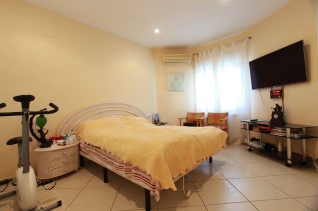 4 makuuhuone Huvila myytävänä paikassa Calpe / Calp mukana uima-altaan - 850 000 € (Ref: 9589299)