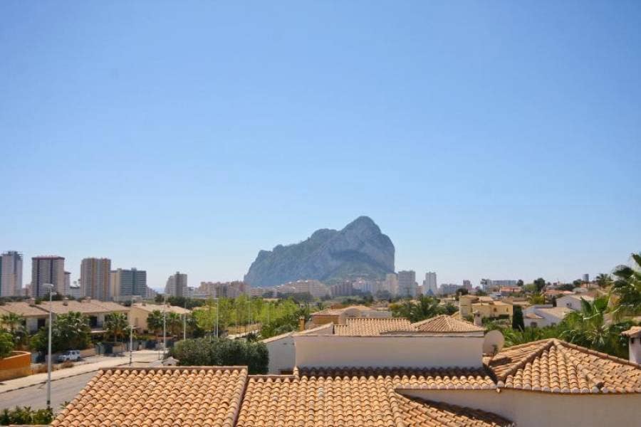 4 bedroom Villa for sale in Calpe / Calp with pool garage - € 680,000 (Ref: 9589319)
