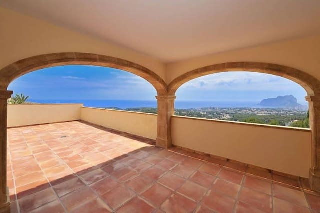 5 bedroom Villa for sale in Benissa with pool garage - € 1,975,000 (Ref: 9589321)