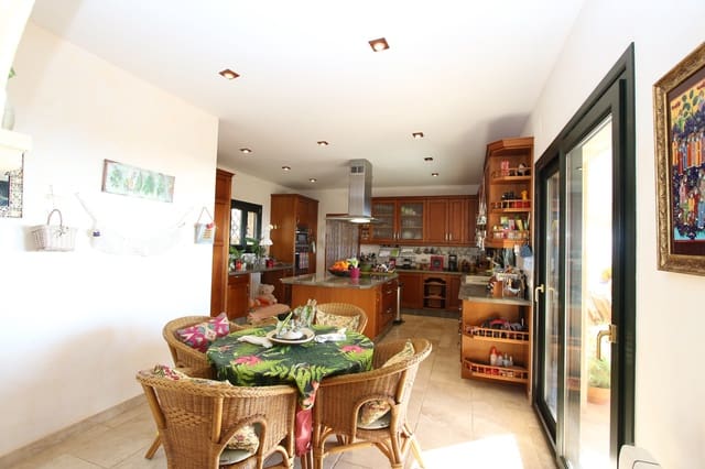 5 slaapkamer Villa te koop in Benissa met zwembad garage - € 2.200.000 (Ref: 9589321)