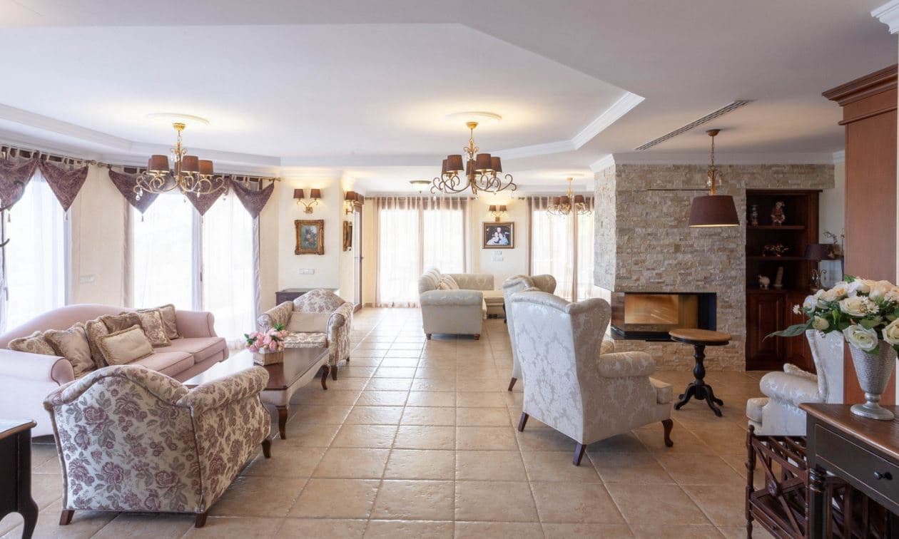 5 bedroom Villa for sale in Benissa with pool garage - € 3,130,000 (Ref: 9589322)