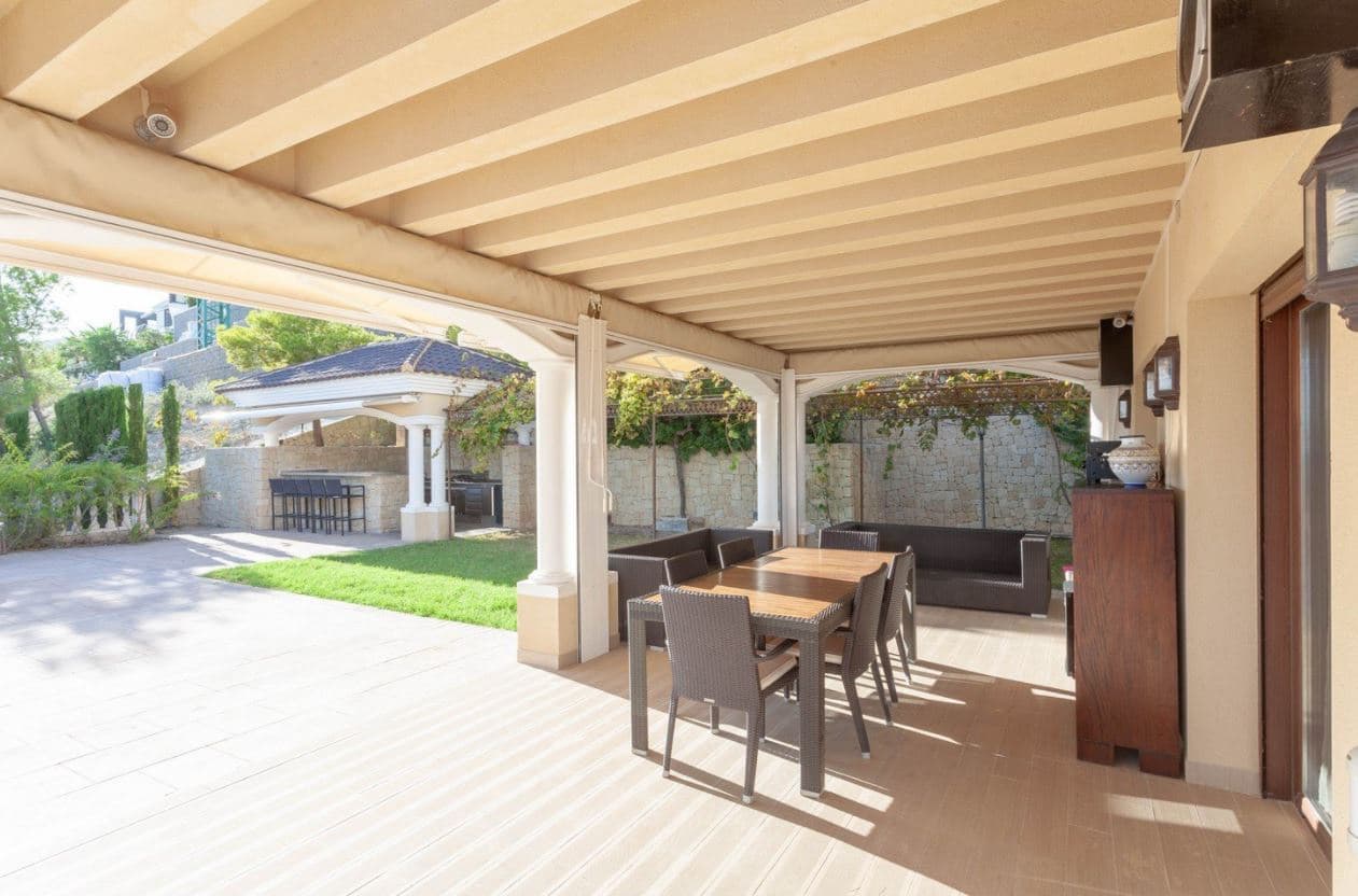 5 bedroom Villa for sale in Benissa with pool garage - € 3,130,000 (Ref: 9589322)