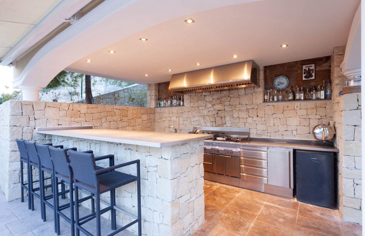 5 bedroom Villa for sale in Benissa with pool garage - € 3,130,000 (Ref: 9589322)