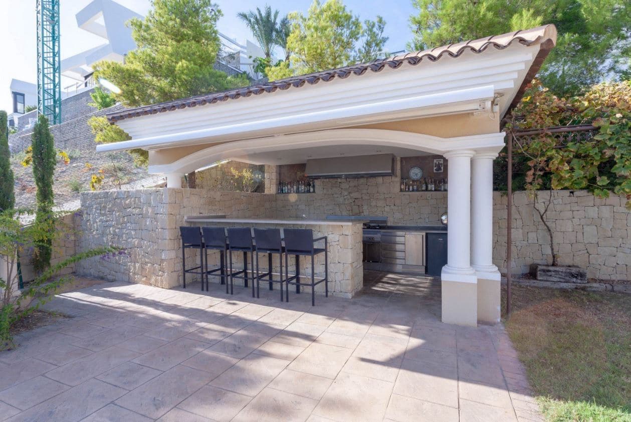 5 bedroom Villa for sale in Benissa with pool garage - € 3,130,000 (Ref: 9589322)