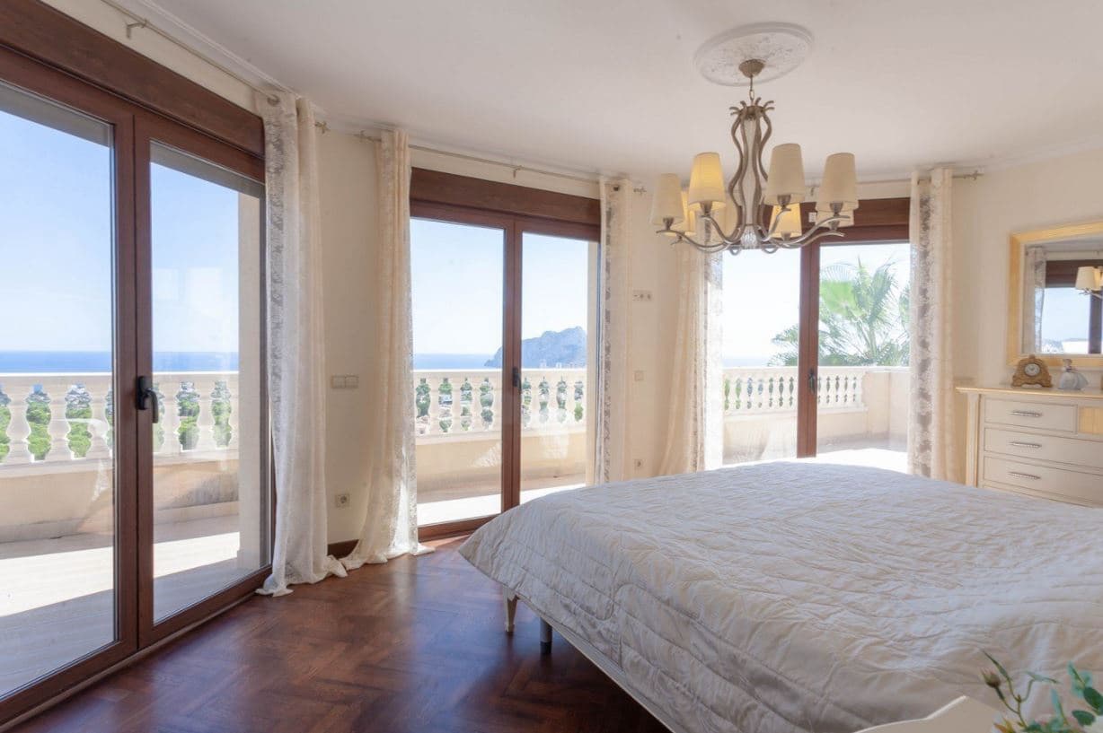 5 bedroom Villa for sale in Benissa with pool garage - € 3,130,000 (Ref: 9589322)