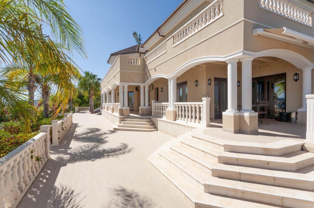 5 bedroom Villa for sale in Benissa with pool garage - € 3,130,000 (Ref: 9589322)